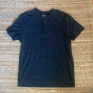 LUCKY BRAND HENLEY TSHIRT SZ M
